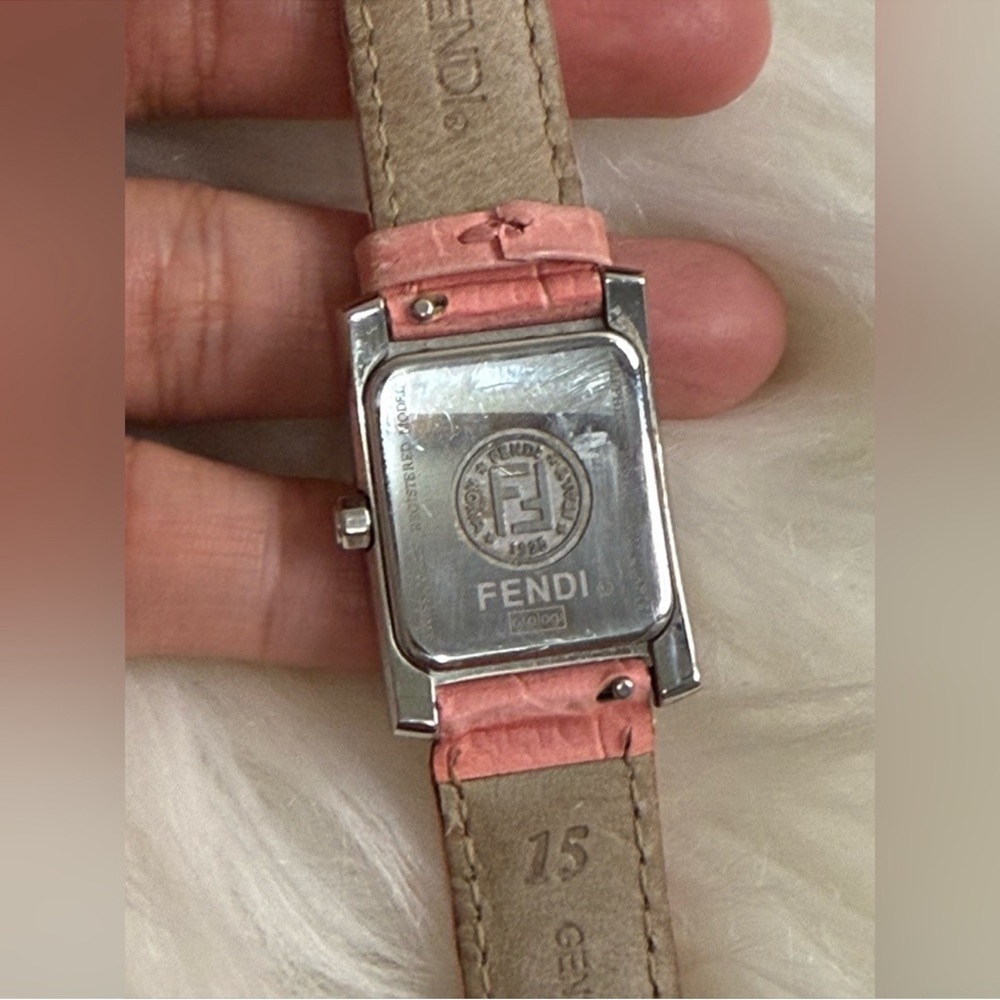 Full Inclusive Fendi 7000L Classico  Interchangeable Mother of Pearl Watch Set - Picture 7 of 12